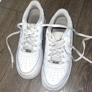 Nike air. Men’s size 7 youth